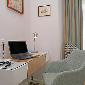 Basic Zimmer mit Kingsize-Bett