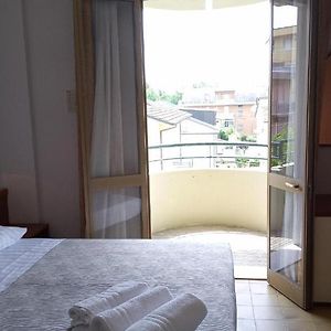 Camera con letto king size