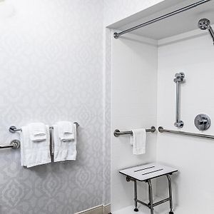 Habitación con Cama King Adaptada para Discapacitados