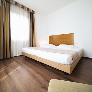 Camera con letto king size