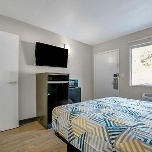 Habitación con Cama Queen Adaptada para Discapacitados