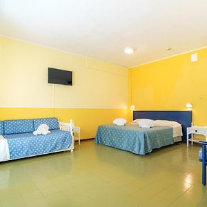 Camera grande con letto king size