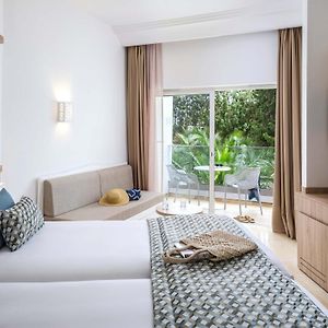 Zimmer mit Kingsize-Bett
