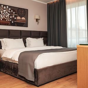 Zimmer mit Kingsize-Bett