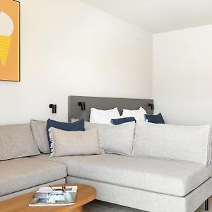 Deluxe Studio
