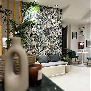 Lunar Hotel Modern Boutique