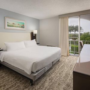 King Room Adapted Tub Mobility Hearing Accessible