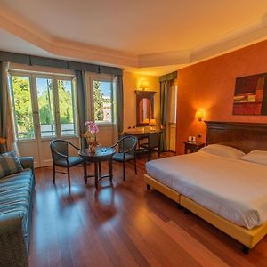Camera standard con letto king size