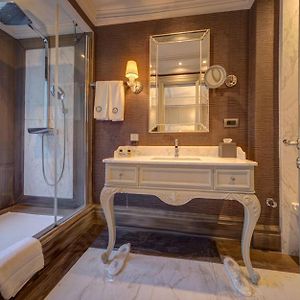 Kamer met een Queen Size Bed