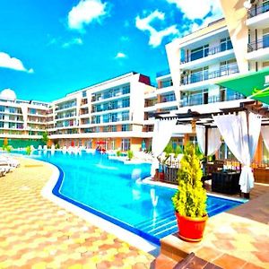 Grand Kamelia Holiday Apartments