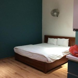 Zimmer mit Kingsize-Bett