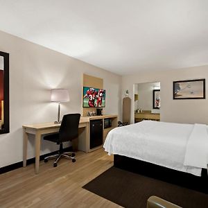 Superior Zimmer mit Kingsize-Bett und mit Schwimmbadblick