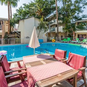 Tropic Beach Club & Resort - Side