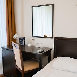 Standard Zimmer mit Kingsize-Bett