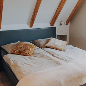 Standard Zimmer mit Kingsize-Bett