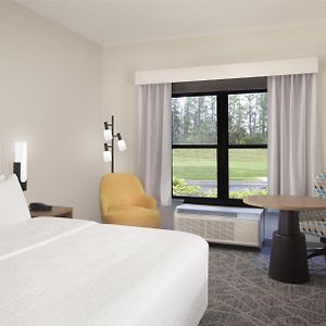 Zimmer mit Kingsize-Bett
