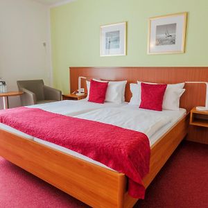 Zimmer mit Kingsize-Bett
