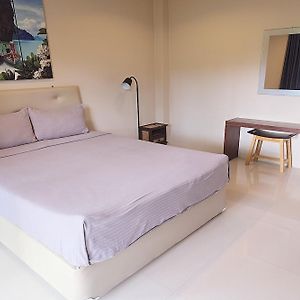 Zimmer mit Kingsize-Bett