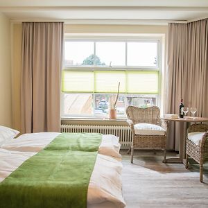 Zimmer mit Kingsize-Bett