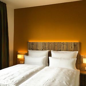 Standard Zimmer mit Kingsize-Bett