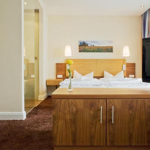 Zimmer mit Kingsize-Bett