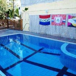 Haris Apartments