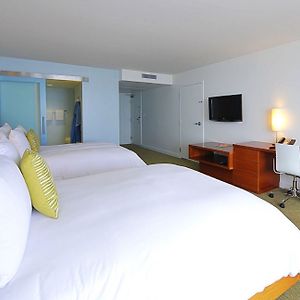 Zimmer mit Kingsize-Bett
