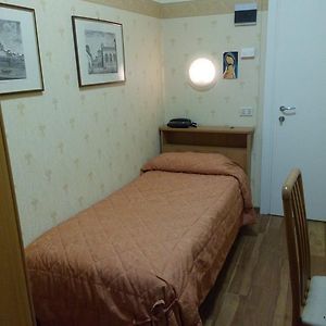 Camera con letto king size
