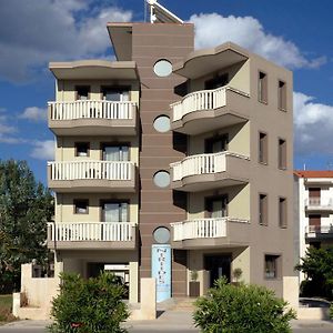 Niriides Studios And Apartments