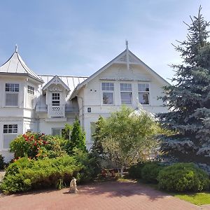 Naiza Guesthouse And Apartments