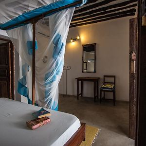Zimmer mit Kingsize-Bett
