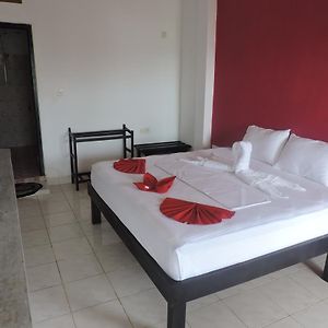 Zimmer mit Kingsize-Bett