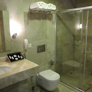 Deluxe Studio