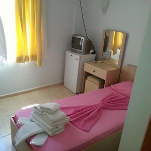 Küçük Üç Kişilik Oda