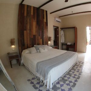 Zimmer mit Kingsize-Bett
