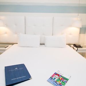 Chambre Lit King-Size avec Accès aux Personnes Handicapées