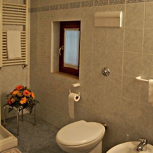 Quintuple Room