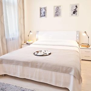 Standard Zimmer mit Kingsize-Bett