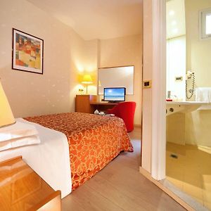 Camera con letto king size