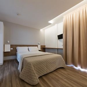Camera con letto king size