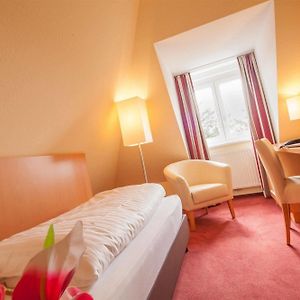Zimmer mit Kingsize-Bett