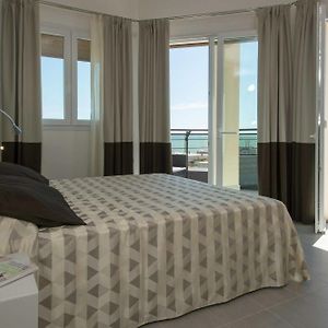 Junior suite executive