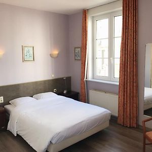 Zimmer mit Kingsize-Bett