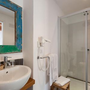 Camera basic con letto king size