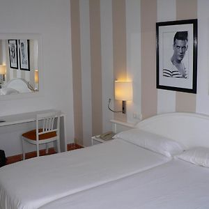 Habitación con 2 Camas Individuales