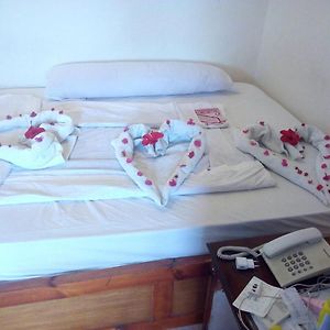 Zimmer mit Kingsize-Bett