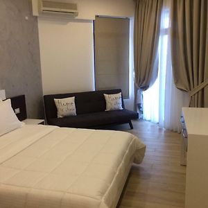 Zimmer mit Kingsize-Bett