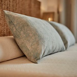 Zimmer mit Kingsize-Bett