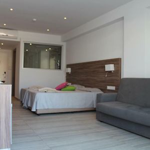 Familien-Zimmer mit Schwimmbadblick