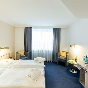 Zimmer mit Kingsize-Bett